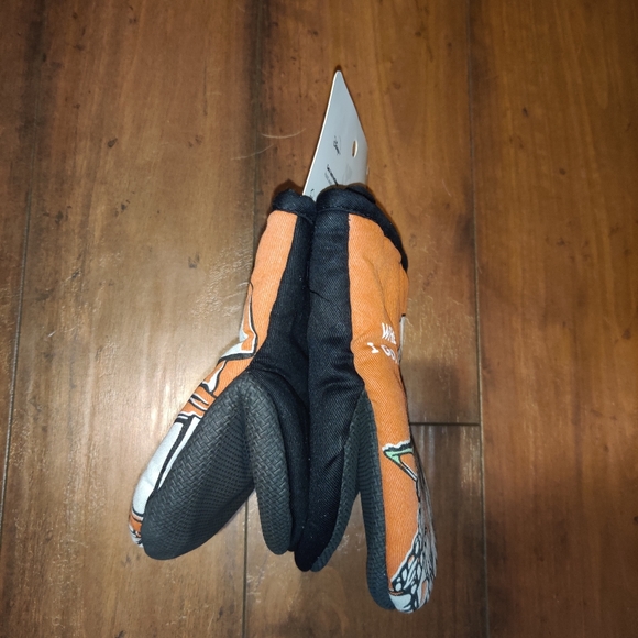 Mandalorian 2 pack Mini Mitts - Picture 2 of 2